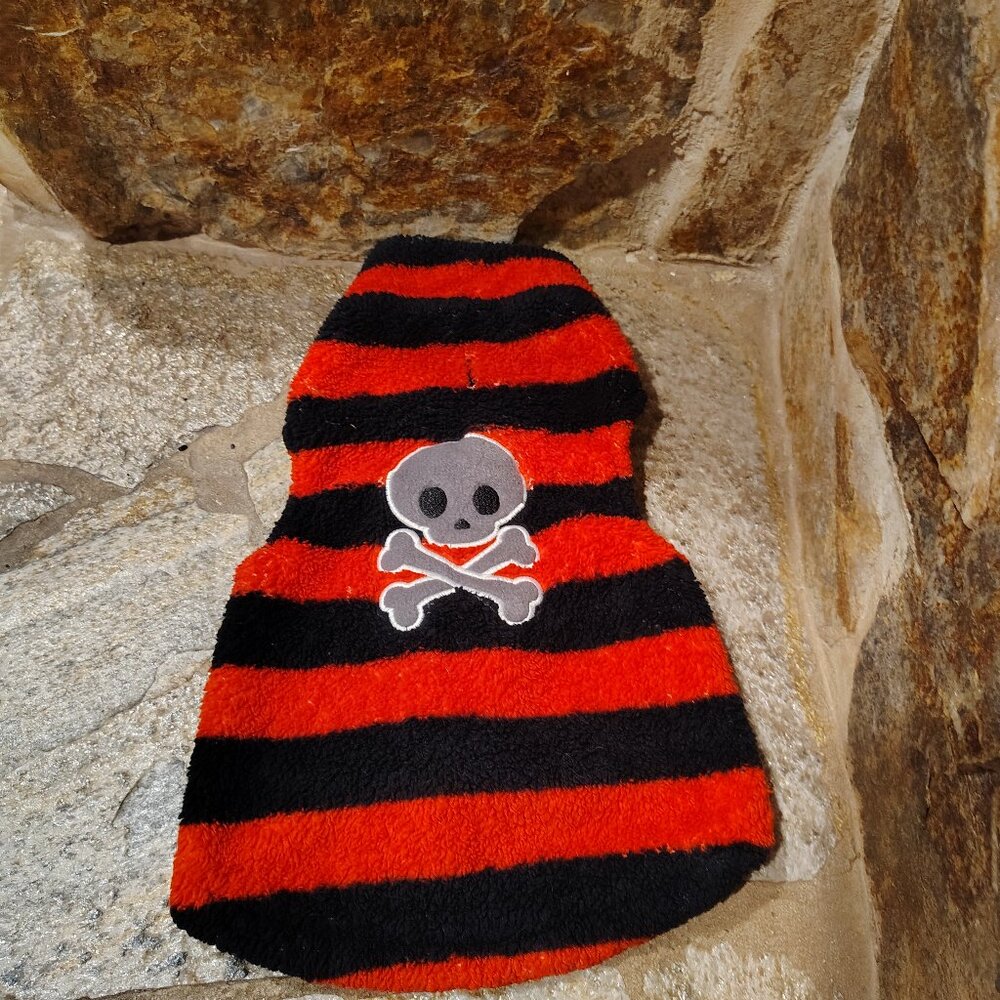 Striped Skull and Crossbones Pet Sweater Size Large Polyester Dog Cat Red Black